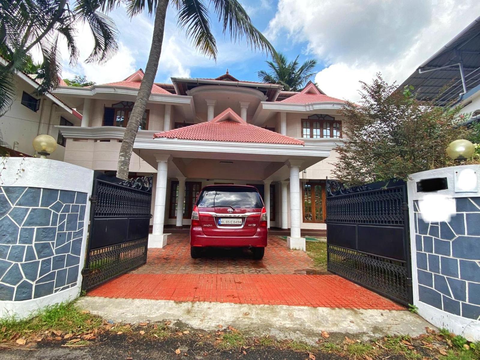 La Casa Trivandrum 4 Bhk Ac Luxury Villa At City Centre, Just 6 Kms To Airport Thiruvananthapuram Екстериор снимка