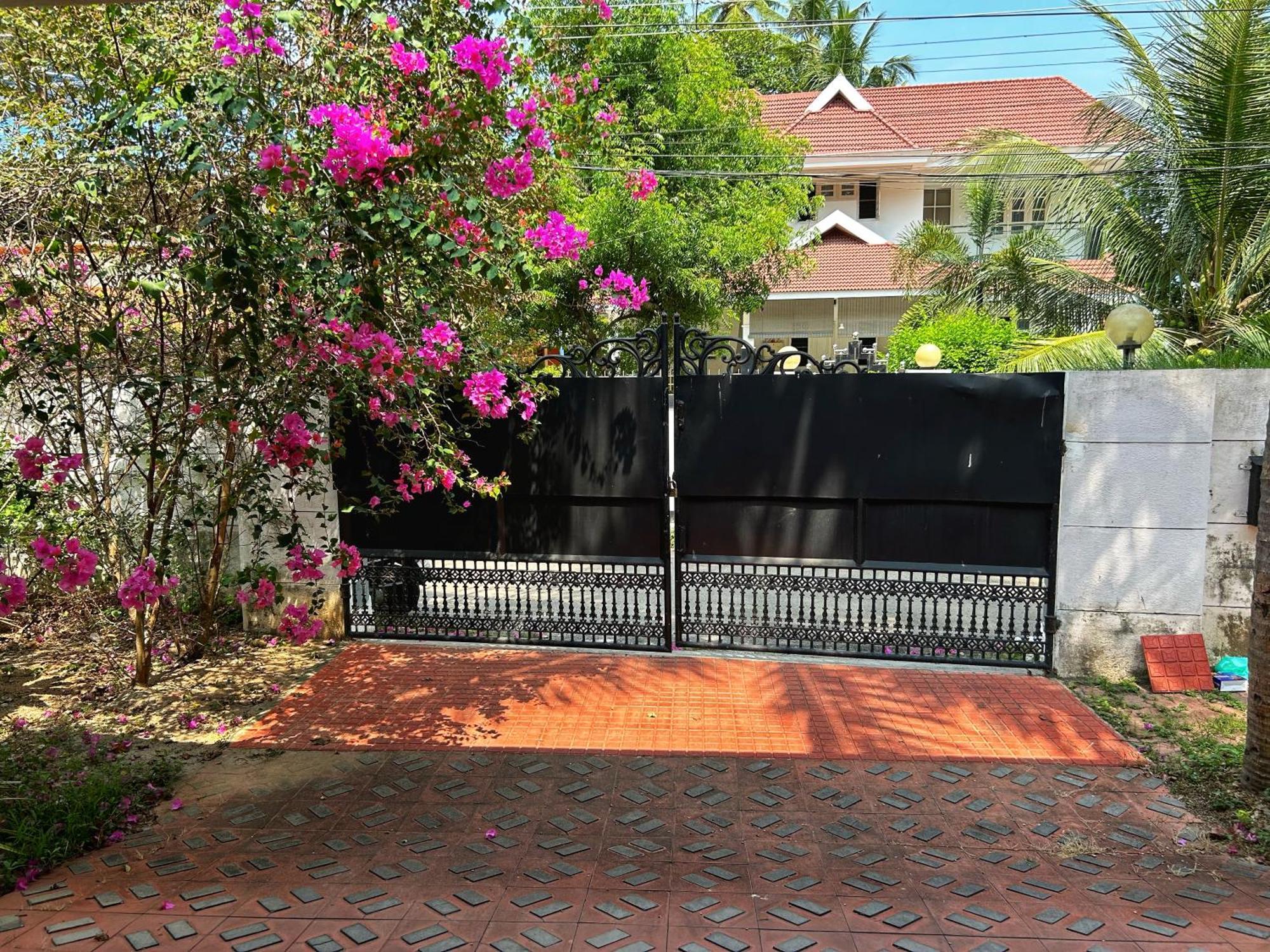 La Casa Trivandrum 4 Bhk Ac Luxury Villa At City Centre, Just 6 Kms To Airport Thiruvananthapuram Екстериор снимка