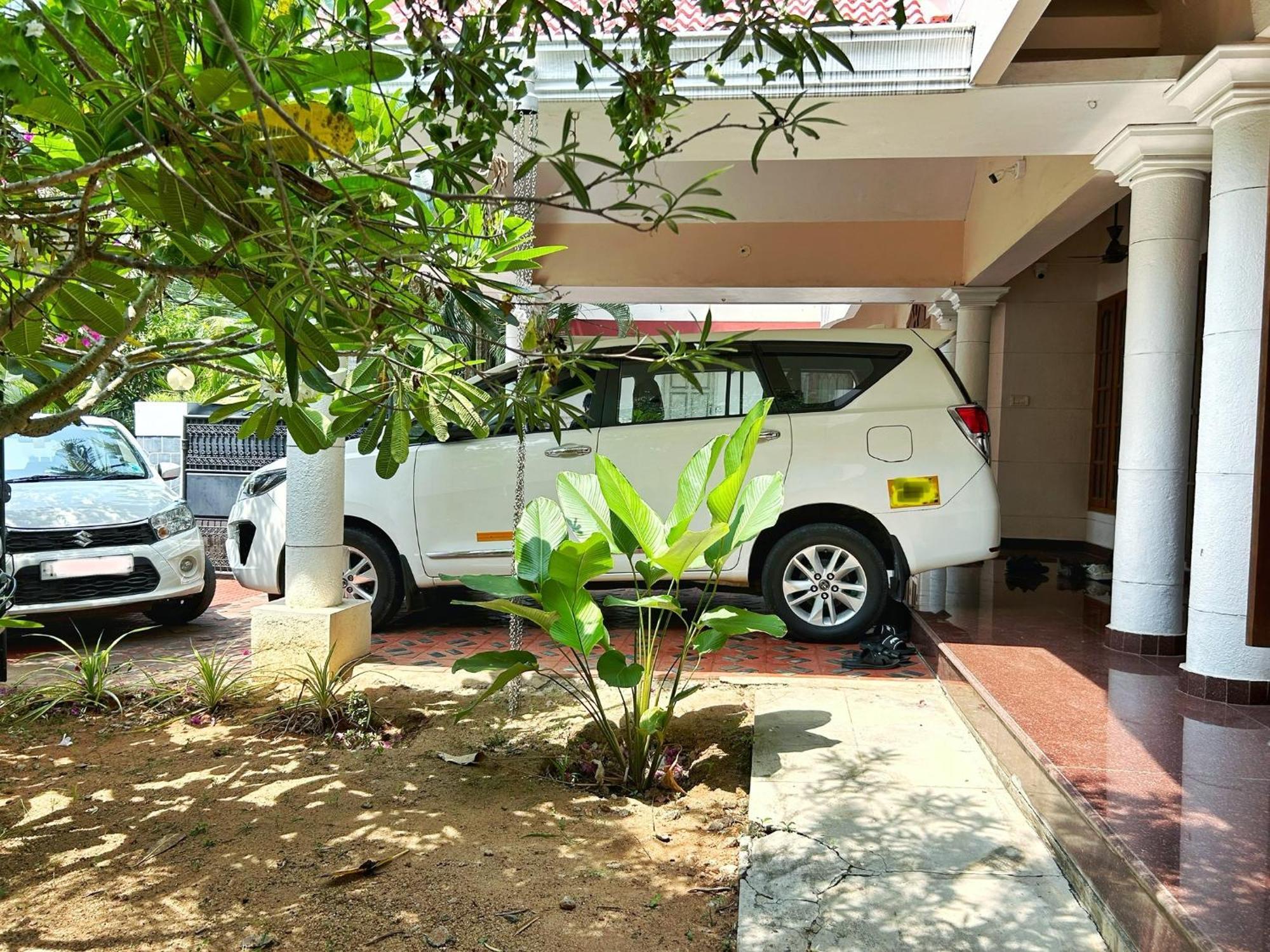 La Casa Trivandrum 4 Bhk Ac Luxury Villa At City Centre, Just 6 Kms To Airport Thiruvananthapuram Екстериор снимка